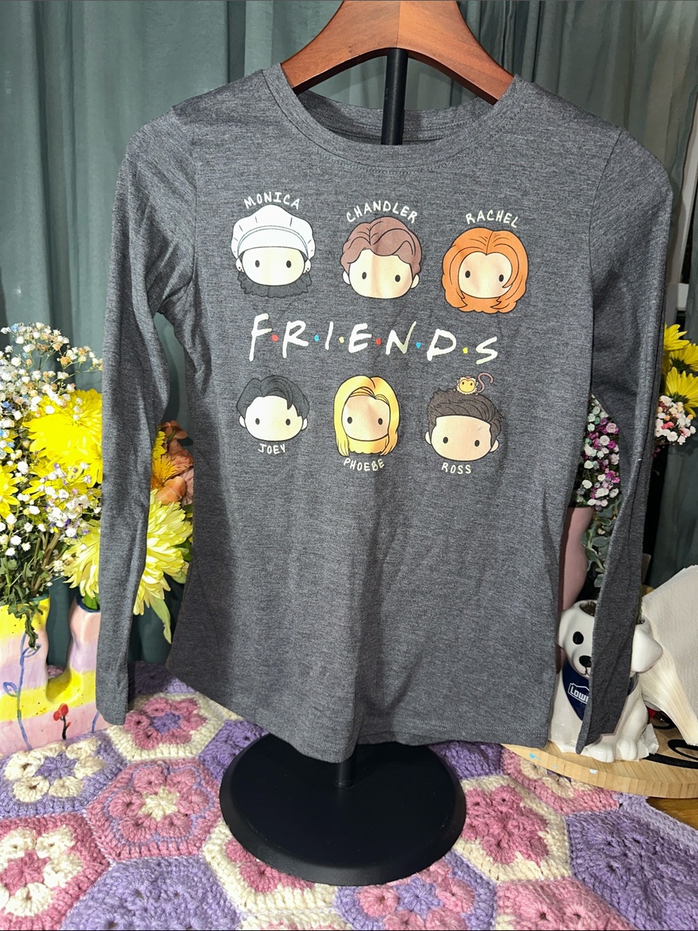 🎉FRIENDS Gray Long Sleeve Tee with FRIENDS Characters.  C342